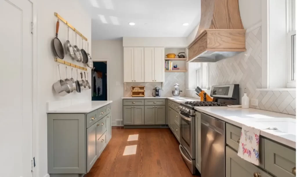 Kitchen-Remodeling-in-Chicago-IL-with-Quartz-Countertop
